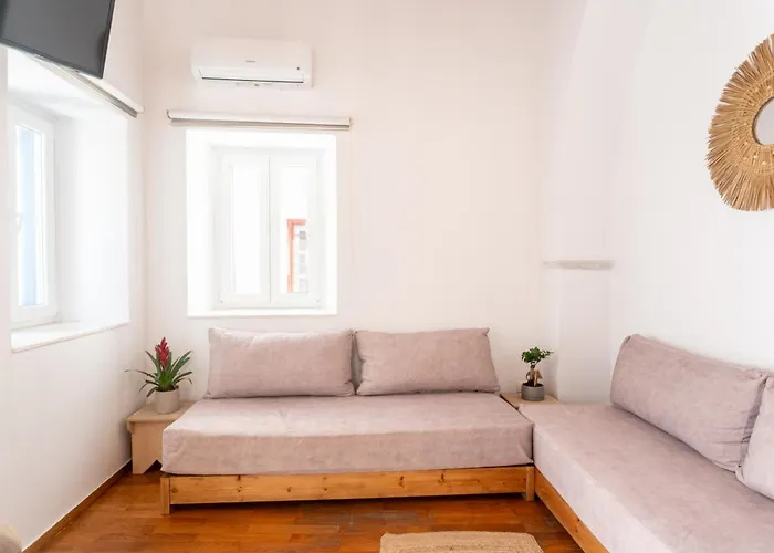 Eleanna's Cycladic Apartment *