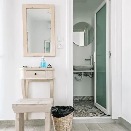 Eleanna's Cycladic Apartment *